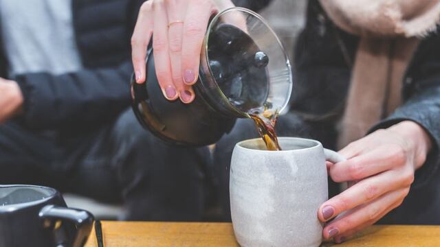 ¿Por qué es importante tomar el café inmediatamente después de prepararlo?