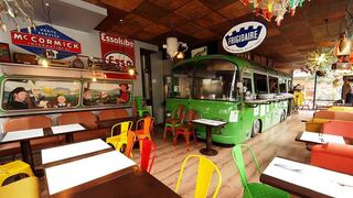 Este novedoso restaurante tiene un bus en su interior