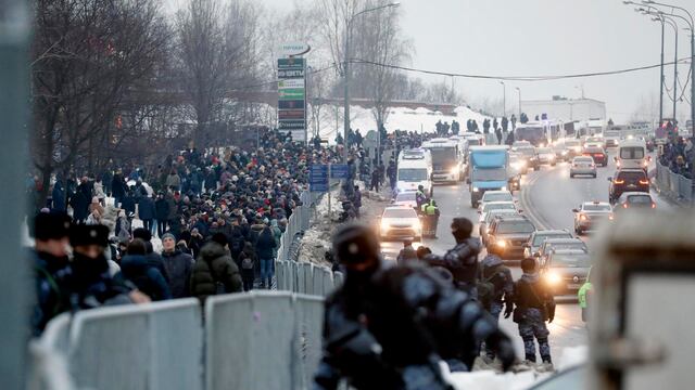 Más de medio centenar de detenidos en toda Rusia tras el entierro de Navalny