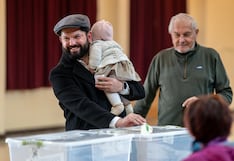 Elecciones en Chile: Boric insta a defender la democracia en su último voto como presidente