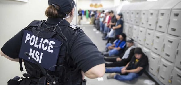 ¿Cómo encontrar a un migrante detenido por ICE en Estados Unidos?