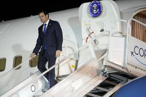 Rubio llega a Panamá entre amenazas de recuperar el canal