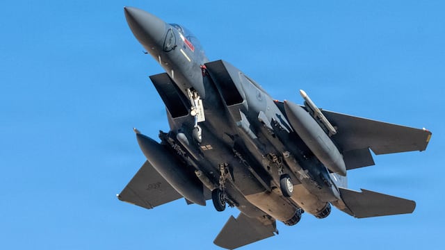 Estados Unidos lanza una ola de ataques contra Irán por quinto día consecutivo