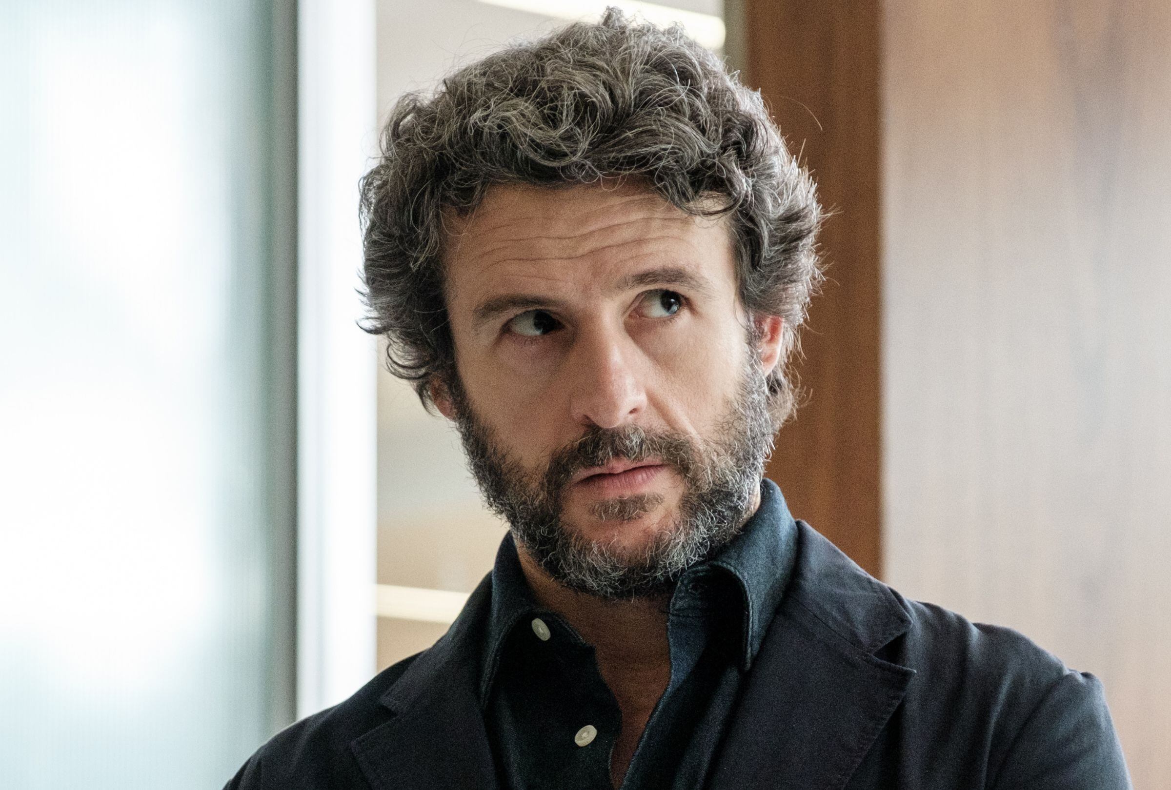 Diego Martín asume el rol de Andrés Seligman, uno de los hijos de Federico, en la serie española "Legado" (Foto: Netflix)