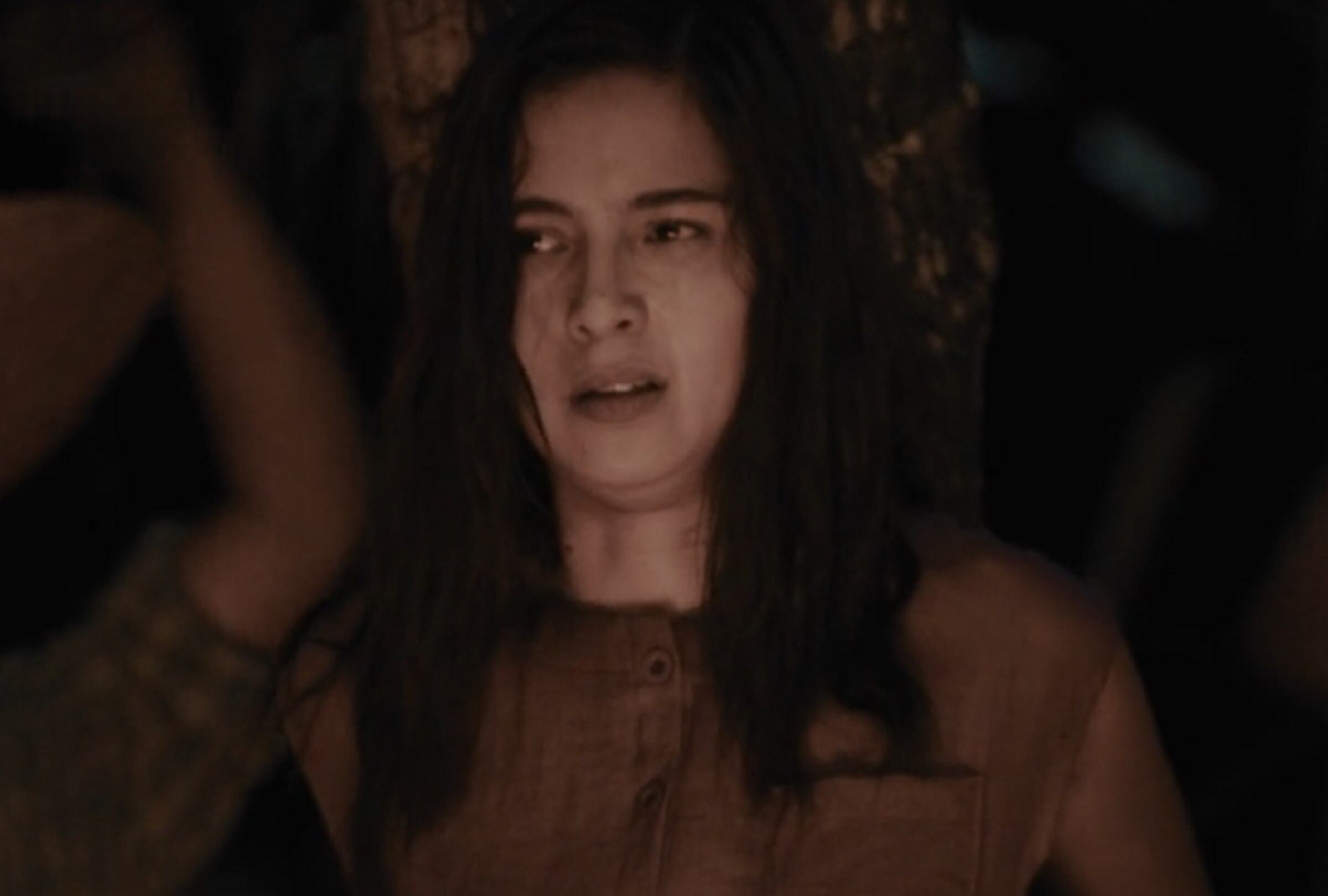 El pueblo creía que Lilia era una bruja y planeaba quemarla en la película filipina "El tiempo que nos queda" (Foto: Netflix)