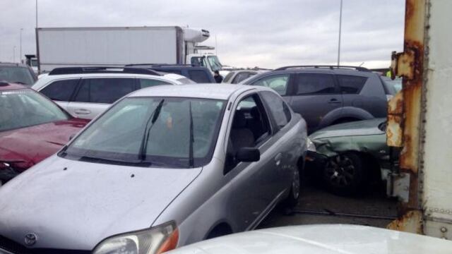 Hielo cubrió autopista y provocó choque múltiple entre 70 autos en Massachusetts [FOTOS]