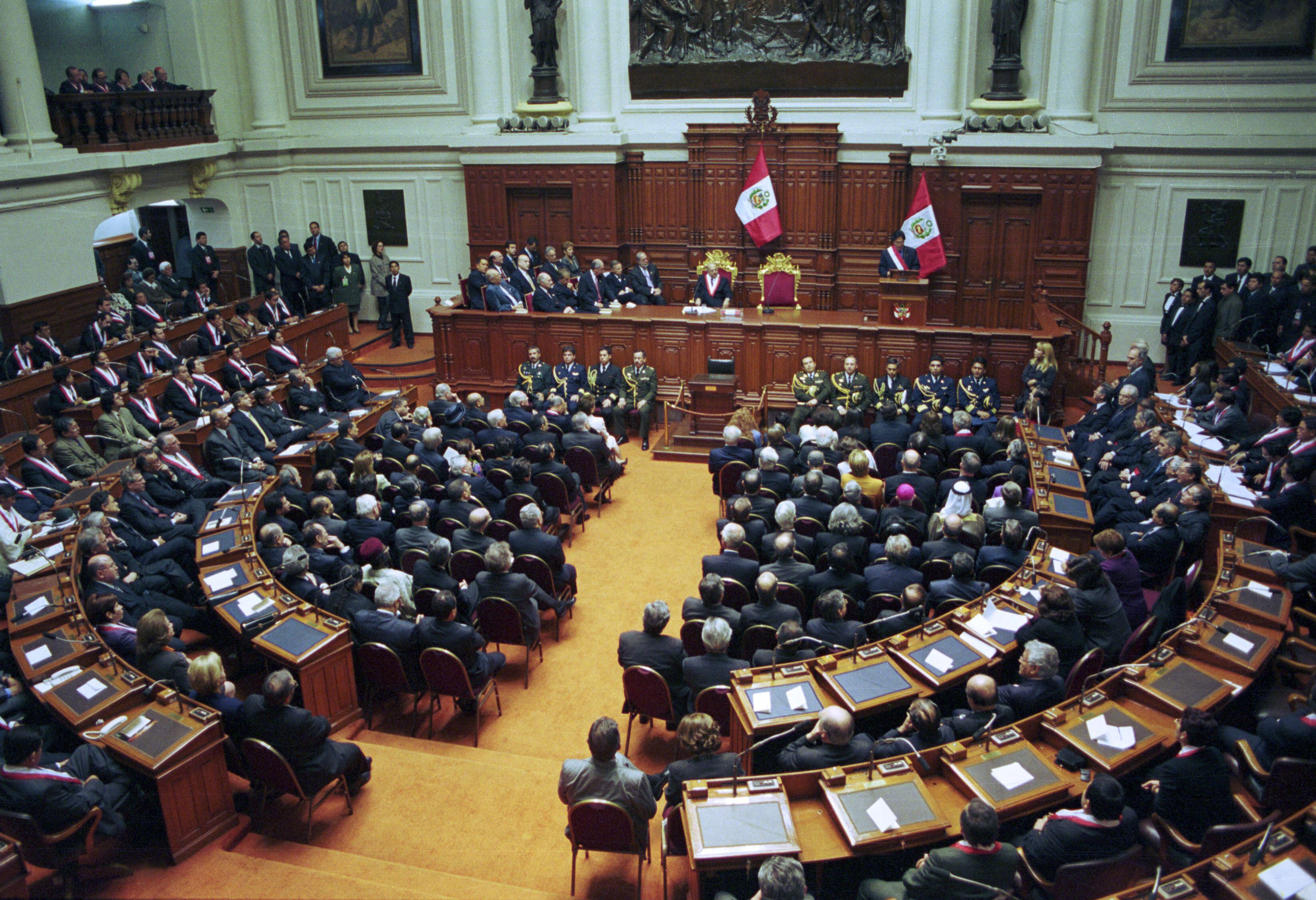 Alejandro Toledo durante su mensaje a la Nación tras asumir como presidente de la República para el periodo 2001-2006. (Foto: Congreso)