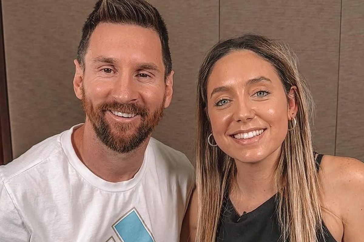 La periodista al lado del futbolista Lionel Messi, a quien admira desde hace años (Foto: Sofi Martínez / Instagram)