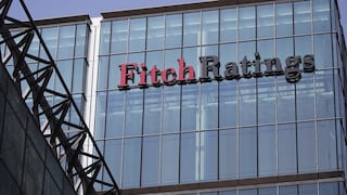 Fitch advierte riesgos sociales y políticos importantes en los próximo cinco años