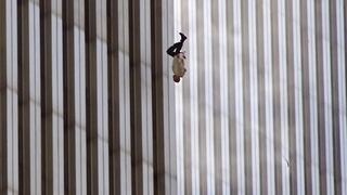 11-S: la historia del hombre ‘que cayó’ de las Torres Gemelas en los atentados del 11 de septiembre