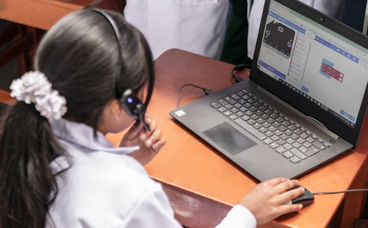 Niñas de Huancavelica acceden a formación en ciencias y tecnología desde la primaria gracias al proyecto STEM+G