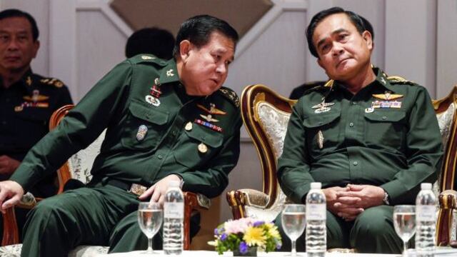 Junta militar de Tailandia levanta el toque de queda