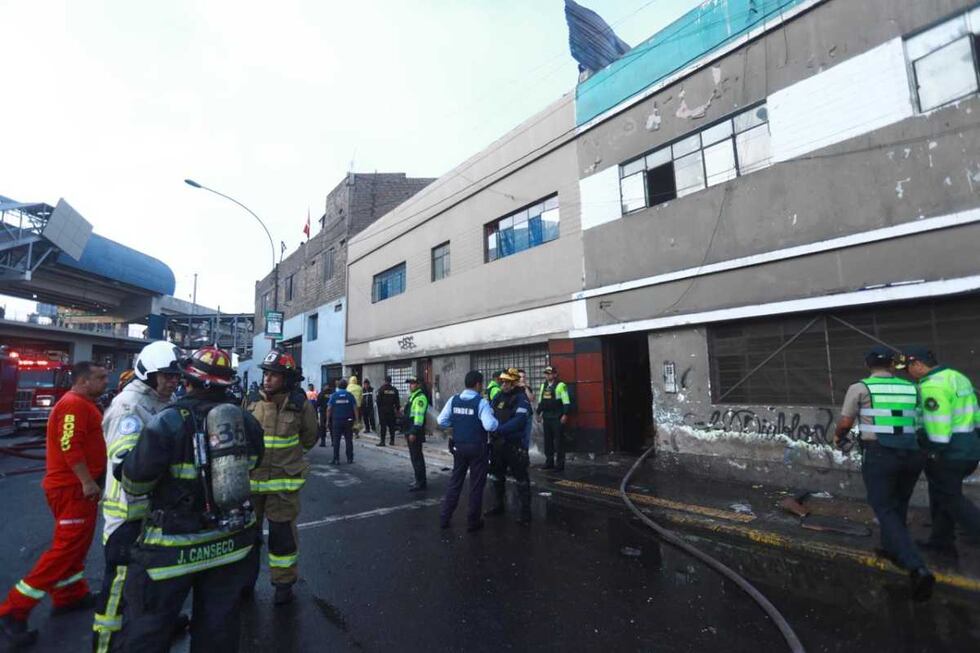 Los Bomberos hallaron conexiones clandestinas en el predio donde ocurrió el incendio. Foto: GEC