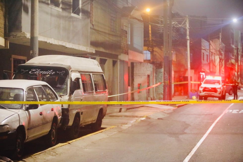 Un chofer de una combi informal fue baleado en el Cercado de Lima. (Foto: César Grados / @photo.gec)