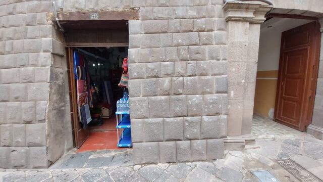 Cusco: Pintaron su fachada, pero al intentar limpiar muro inca dañaron de manera irreversible patrimonio del Centro Histórico 