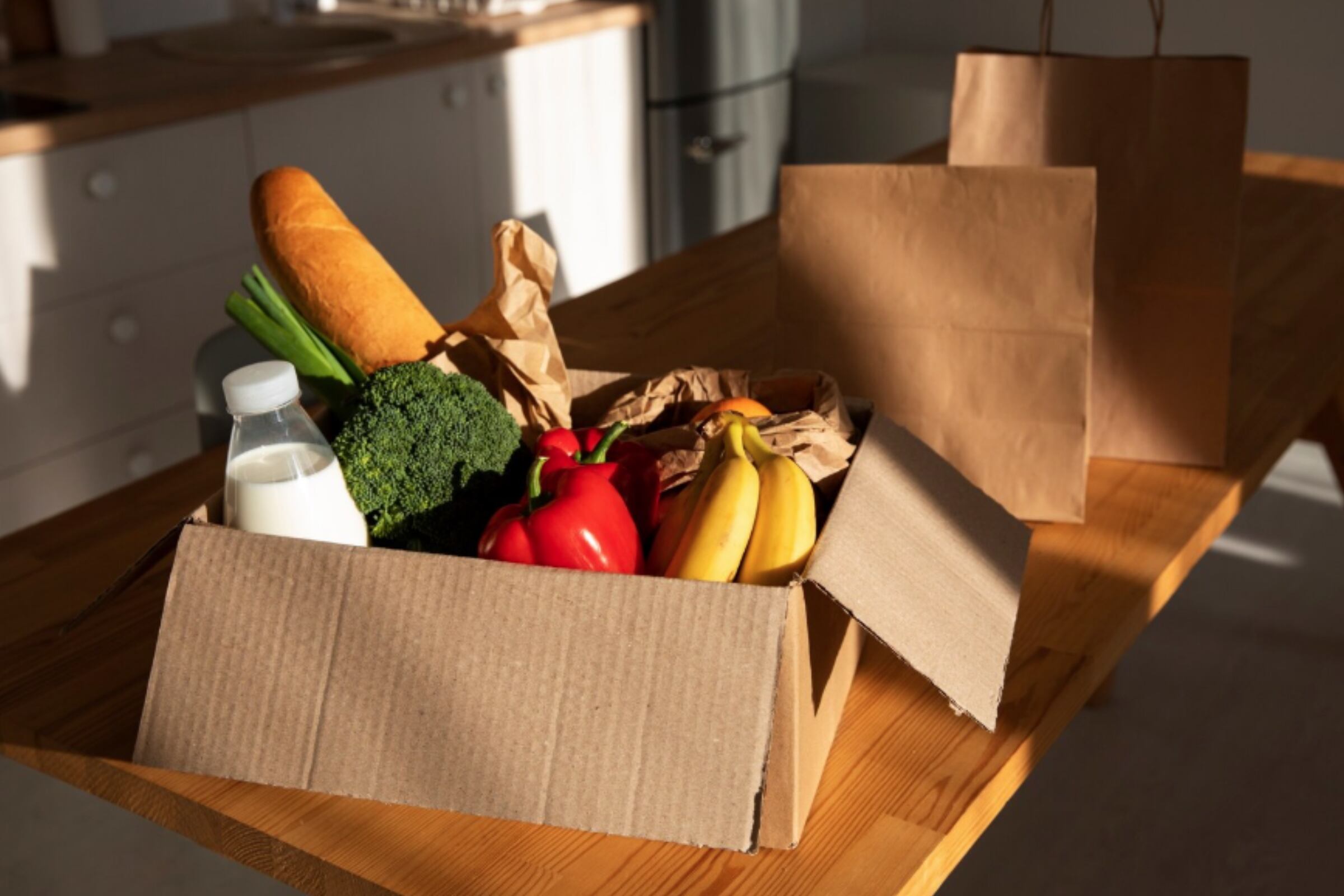Los alimentos que entregarán las despensas son nutritivos y pueden durar por varios días. (Crédito: Magnific / Imagen referencial)
