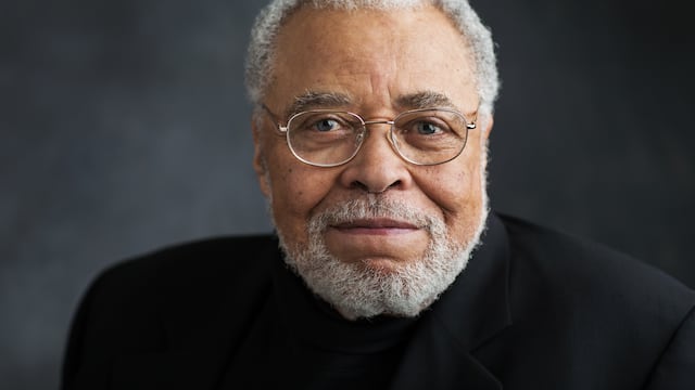 El actor James Earl Jones falleció a los 93 años, luego de dejar un legado perdurable en la industria del entretenimiento