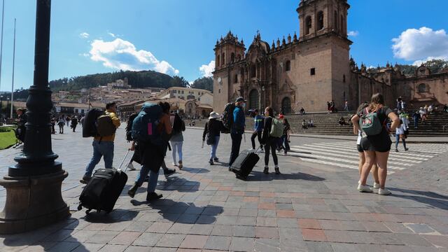 A paso lento: reactivación del turismo en Cusco es afectada por informalidad y conflictos sociales