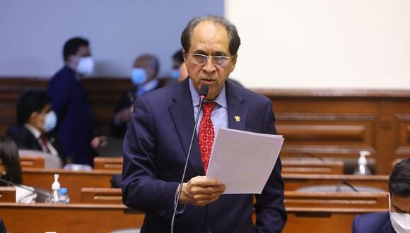 Jorge Zeballos encabeza el grupo de cinco legisladores que renuncian para crear un grupo Renovación Popular alternativo. (Foto: Congreso)
