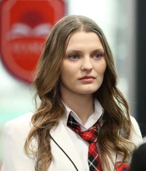 Harika en la telenovela "Hermanos" (Foto: Gözde Türker/Instagram)