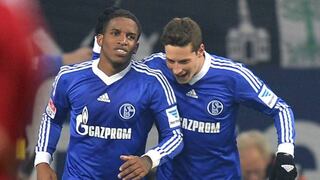 Farfán anotó en el 5-4 del Schalke sobre Hannover y dio un pase gol