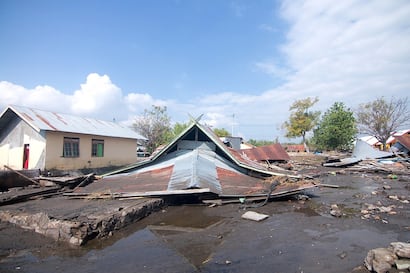 “Nos cayeron trozos de techo en la cabeza”, cuenta español afectado por terremoto en Indonesia