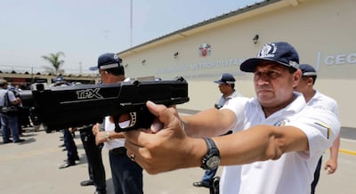 Uso de armas no letales en todo el país: las posturas de los distritos y los riesgos ante un uso inadecuado