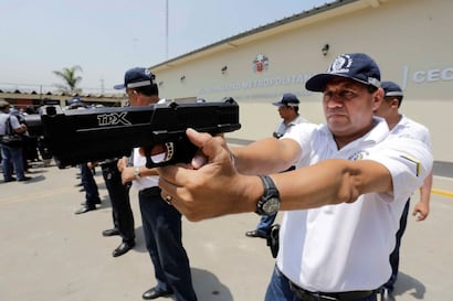 Uso de armas no letales en todo el país: las posturas de los distritos y los riesgos ante un uso inadecuado