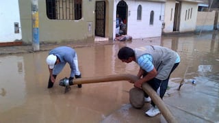 Chiclayo: desborde de acequia afecta a unas cien viviendas