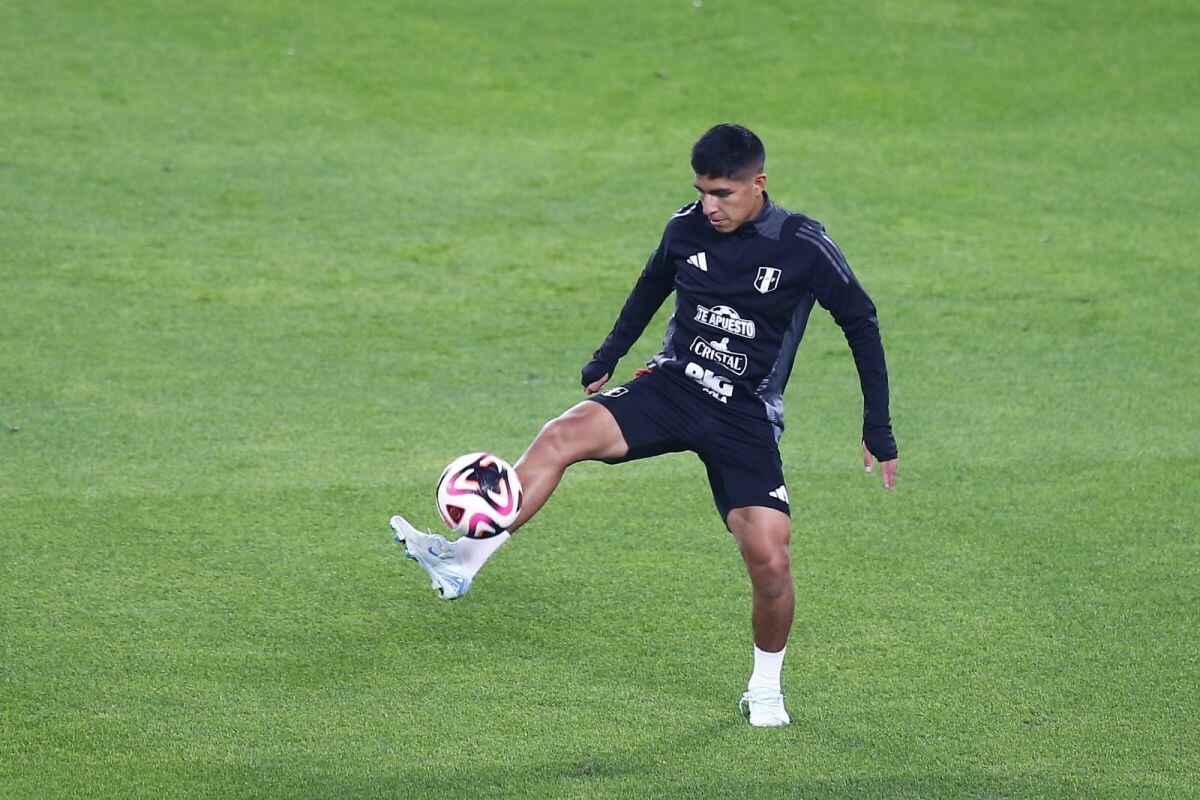 Piero Quispe entrenando con la selección peruana en el Estadio Nacional. (Foto: GEC)