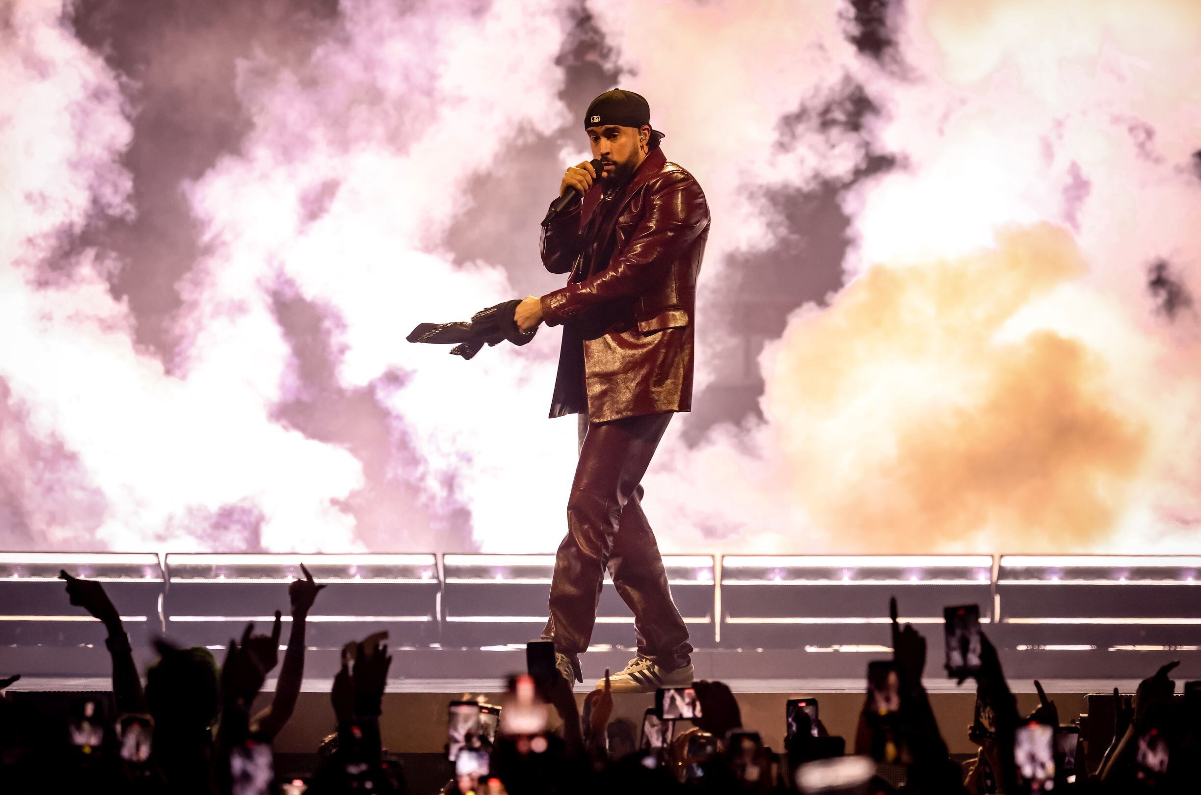 Bad Bunny ofreciendo un concierto como parte del ‘Most Wanted Tour’ en el Kaseya Center, Miami, Florida. (Foto: Alexander Tamargo / WireImage / Getty Images)