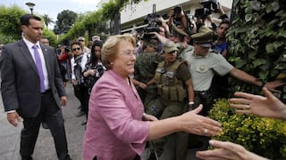 Bachelet y Piñera convocan a ciudadanos a votar en las primeras elecciones voluntarias en Chile