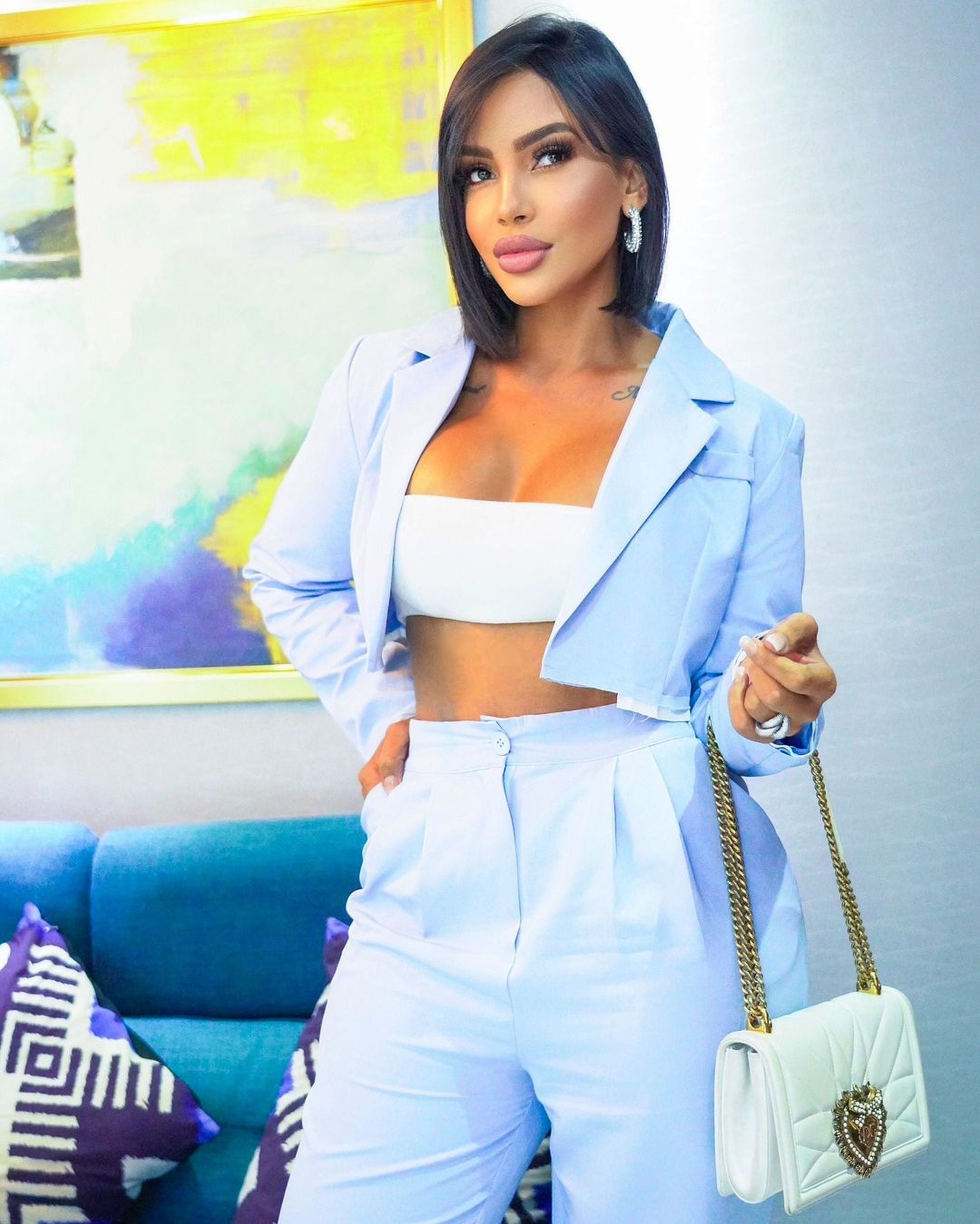 "La vida solo puede entenderse hacia atrás, pero debe vivirse hacia delante", es una frase que dejó Ana Carolina Castillo antes de ingresar a "Los 50" (Foto: Instagram)