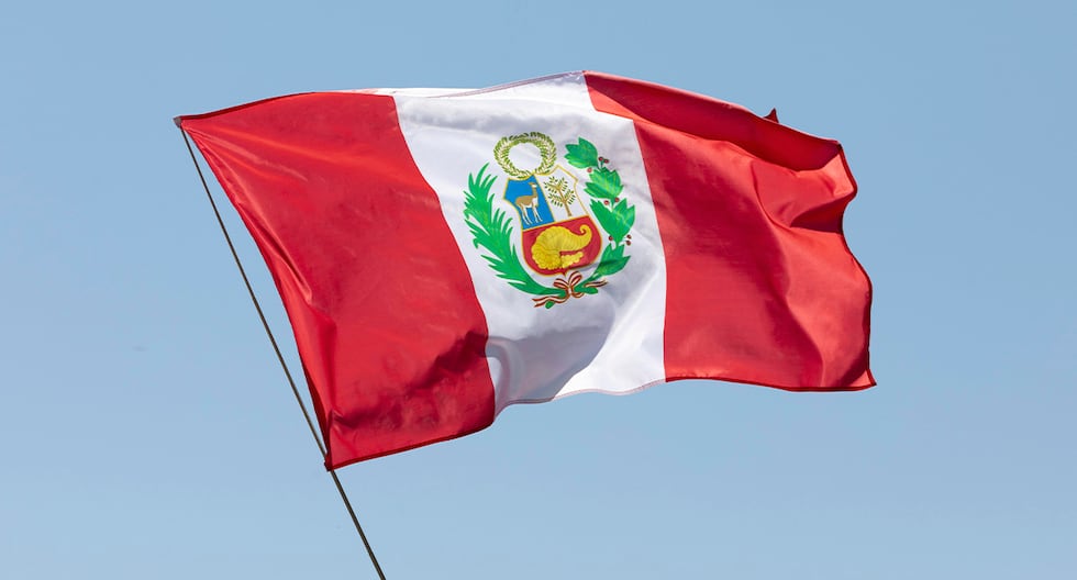 ¿Vives en el Cercado de Lima? La MML podría multarte con 1,280 soles si no colocas tu bandera del Perú por Fiestas Patrias | Foto: Freepik