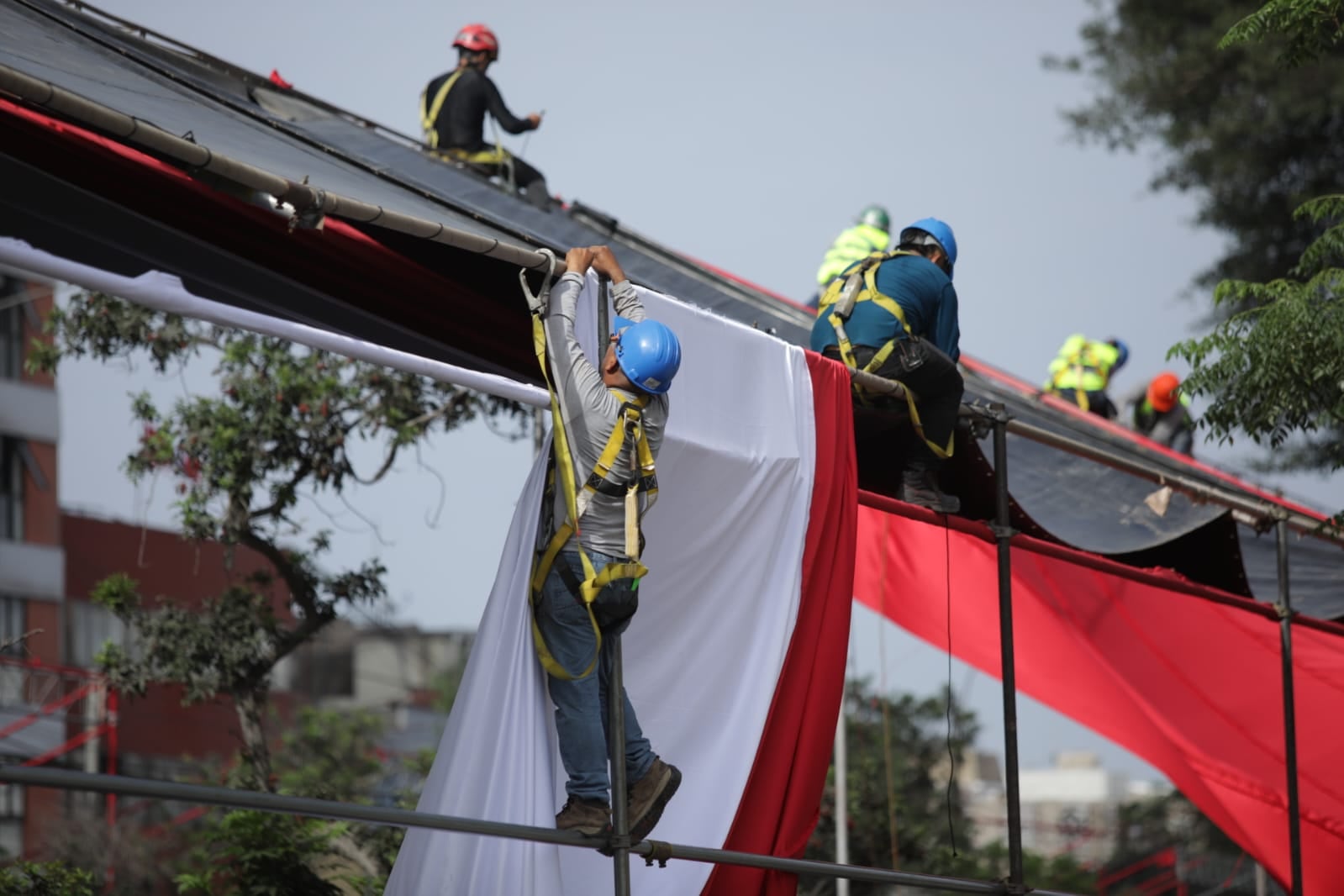 Gran Parada Militar 2026: así va el armado de tribunas y estrados en la Av. Brasil
