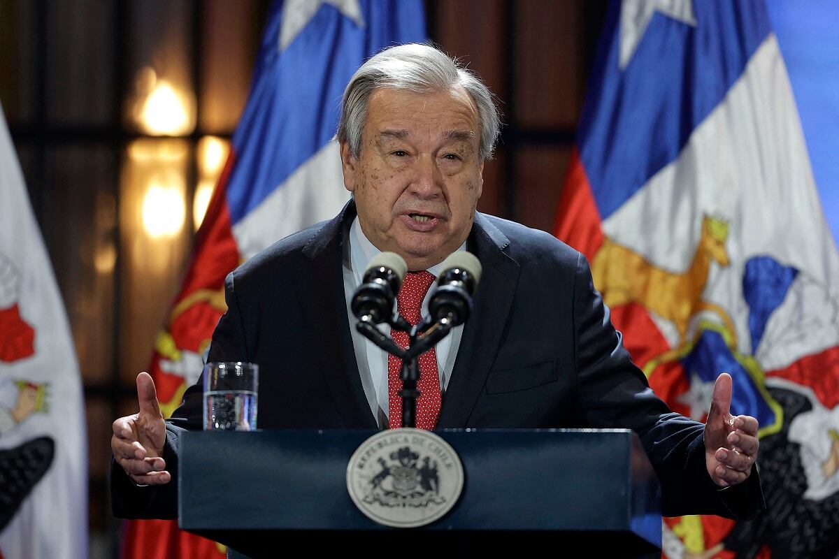 El secretario de las Naciones Unidas, Antonio Guterres, habla durante una conferencia de prensa en el Palacio de La Moneda, en Santiago, el 2 de mayo de 2024. (Foto de RAÚL BRAVO / AFP)