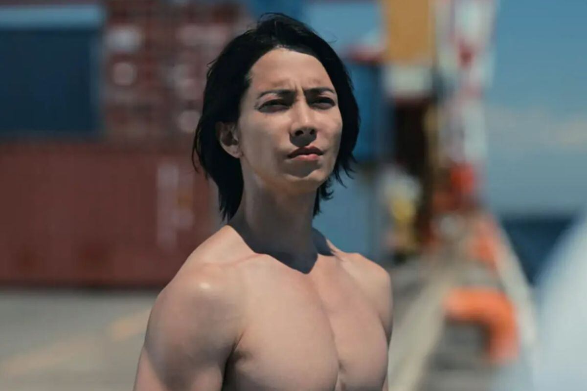 El actor japonés Yamashita Tomohisa interpreta a Ginji Kyūma, el Rey de tréboles en “Alice in Borderland” (Foto: Netflix)