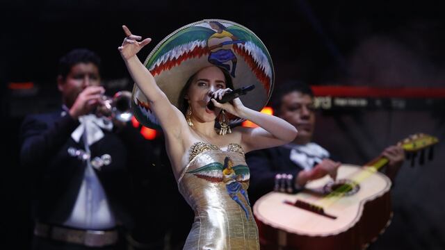 México: Belinda cantó en el cierre de campaña de AMLO en el Estadio Azteca