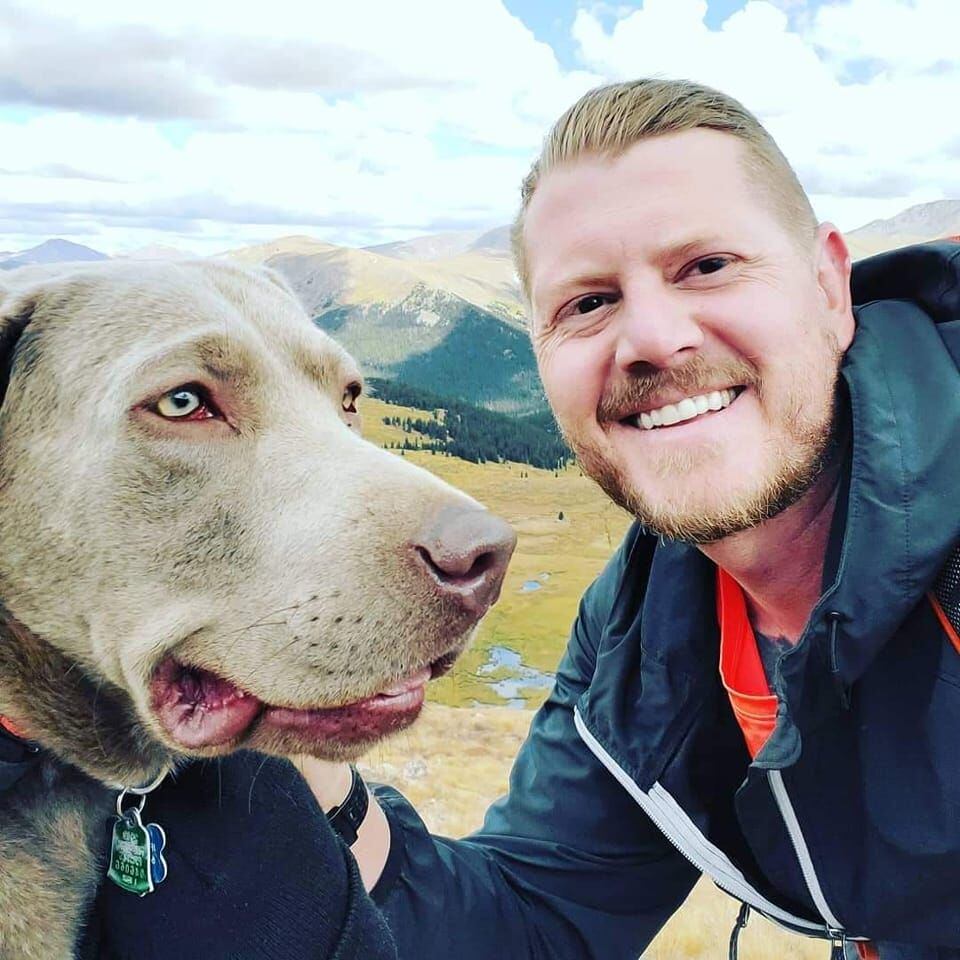 Max Armstrong no le dio importancia a la "pequeña quemadura" que se hizo durante una acampada. (Foto: Max Armstrong / Facebook)