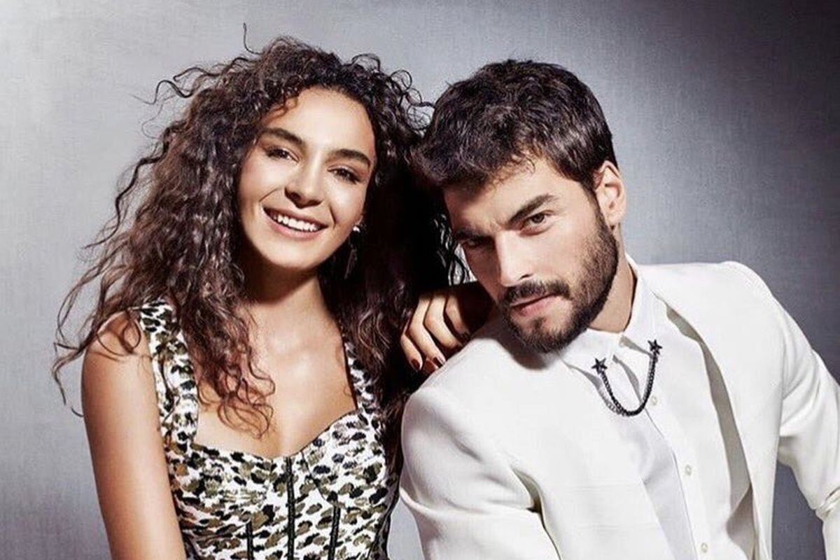 Ebru Şahin y Akın Akınözü interpretaron a Reyyan y Miran, respectivamente, en la exitosa telenovela turca “Hercai” (Foto: Ebru Şahin/Instagram)