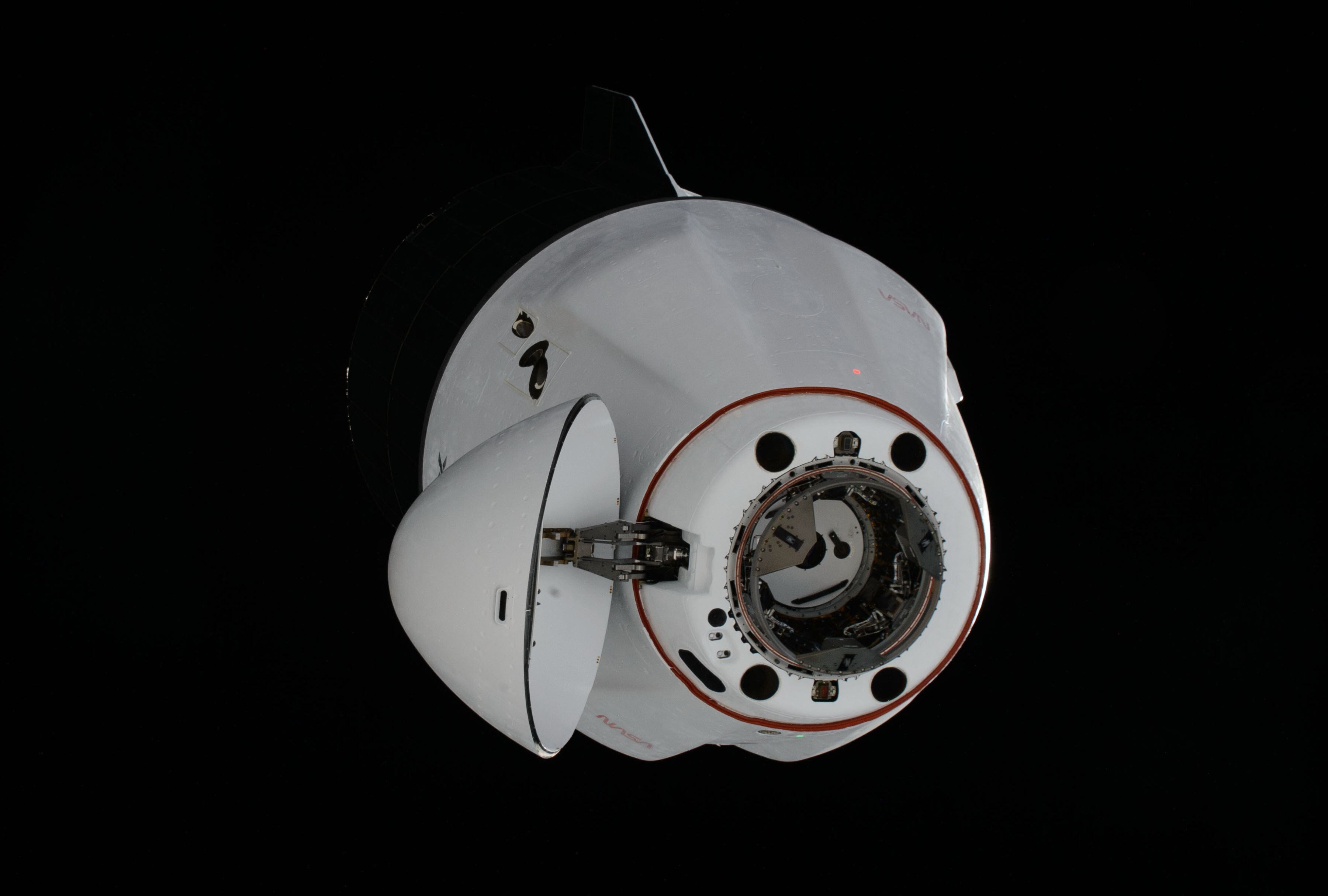 La cápsula Dragon de SpaceX aproximándose a la Estación Espacial Internacional (ISS). Se espera que los tripulantes de Starliner utilicen el vehículo de la empresa de Elon Musk para regresar a casa. (Foto: NASA Johnson)