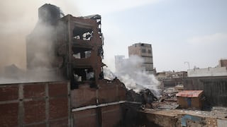 El incendio más grande de los últimos 40 años: 60 bomberos trabajan hasta 12 horas para apagar el fuego en el Cercado de Lima