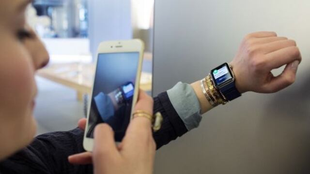 Pieza defectuosa estaría limitando distribución del Apple Watch