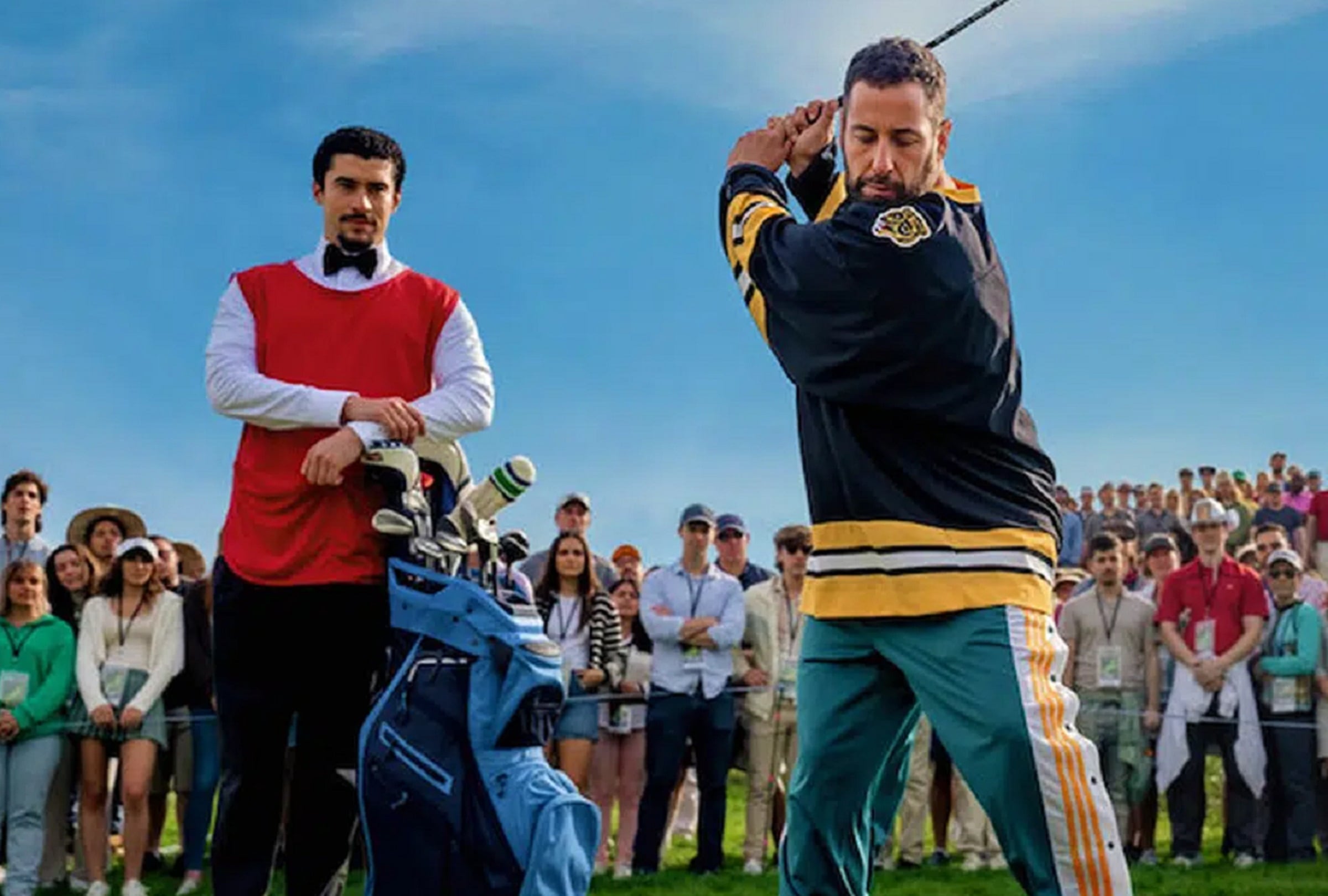 Bad Bunny interpreta al caddie de Happy (Adam Sandler) en la comedia deportiva "Happy Gilmore 2" (Foto: Netflix)