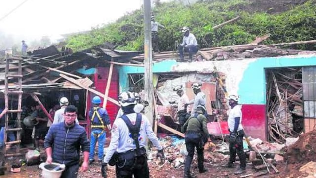 Piura: viviendas quedaron sepultadas tras deslizamiento de cerros en Villa Palambla