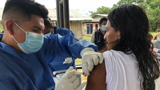Ecuador acelera vacunación en ciudad fronteriza con Perú tras varias muertes por variante Delta