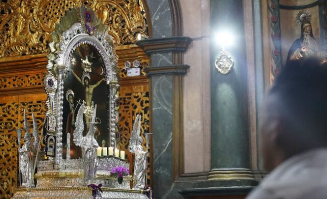 La sagrada imagen del Señor de los Milagros se encuentra a un lado del altar mayor de la iglesia Las Nazarenas, ubicada en el Cercado de Lima | Foto: jorge.cerdan/@photo.gec