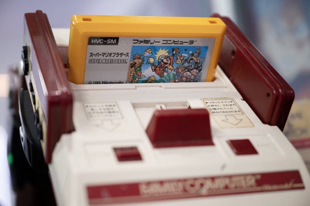 Un videojuego retro japonés de Super Mario Bros. (Foto: AFP)