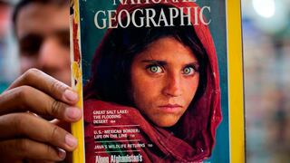 La “niña afgana” de los ojos verdes que fue portada de National Geographic llega a Italia y recibe el asilo