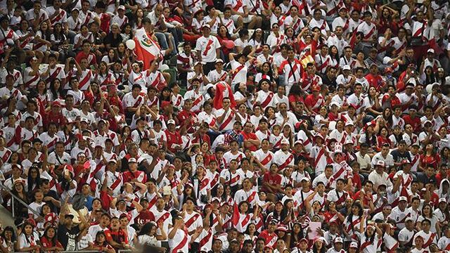 Los furiosos cánticos de los hinchas peruanos exigiendo la renuncia de Juan Reynoso de la selección peruana| VIDEO